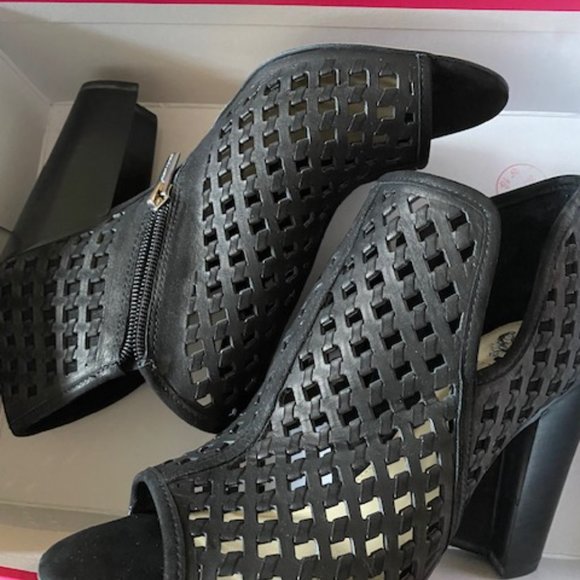 Vince Camuto Korlettan Booties - Picture 13 of 15